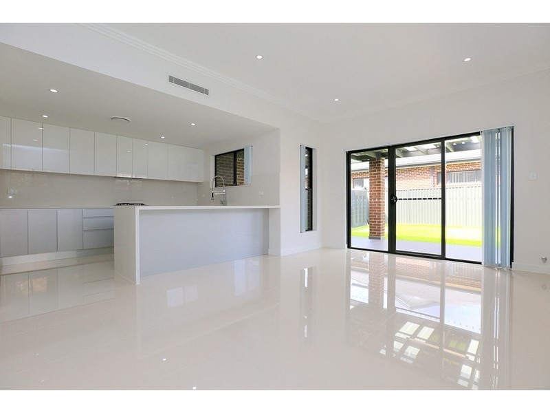 2/245 Cooper Road, Yagoona NSW 2199