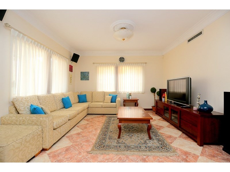 9 Pentland Avenue, Roselands NSW 2196