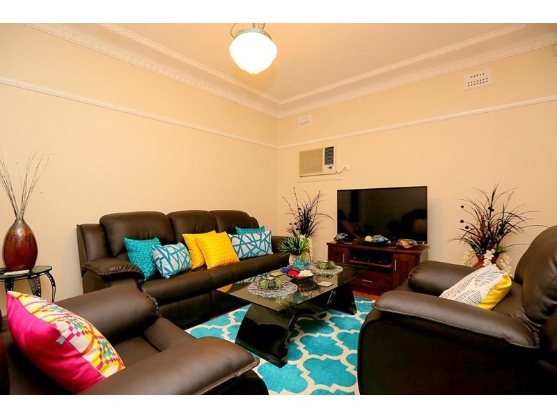 32 Haig Avenue, Georges Hall NSW 2198