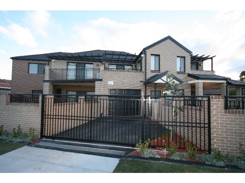 2/17 Sunset Avenue, Bankstown NSW 2200