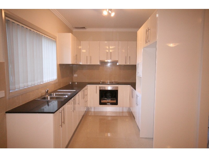 2/17 Sunset Avenue, Bankstown NSW 2200