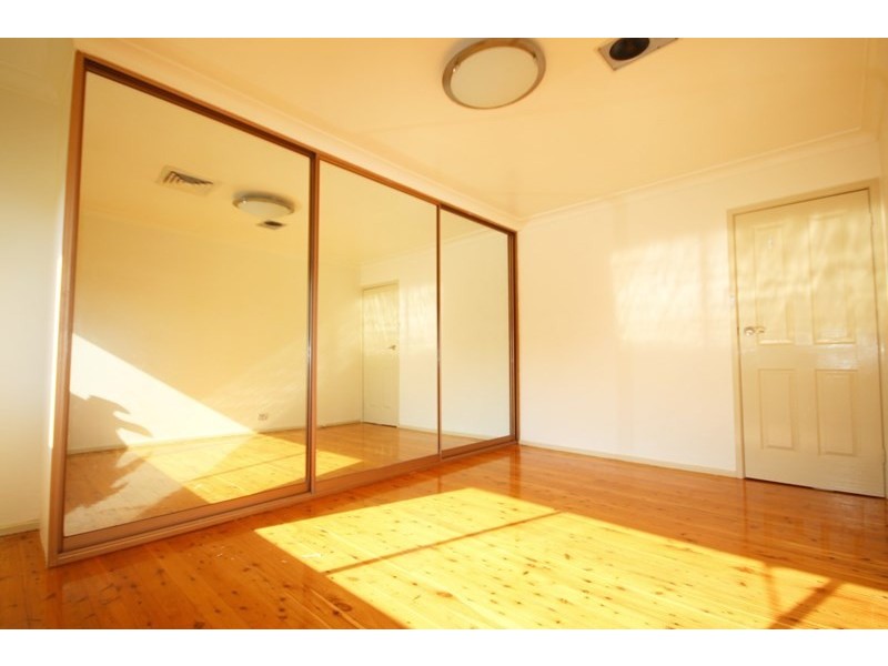 36 Lincoln Road, Georges Hall NSW 2198