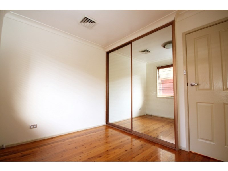 36 Lincoln Road, Georges Hall NSW 2198