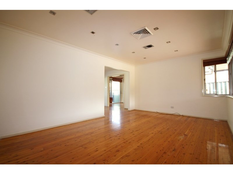 36 Lincoln Road, Georges Hall NSW 2198