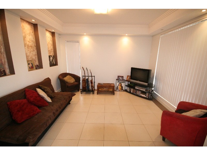 1A Mae Crescent, Panania NSW 2213