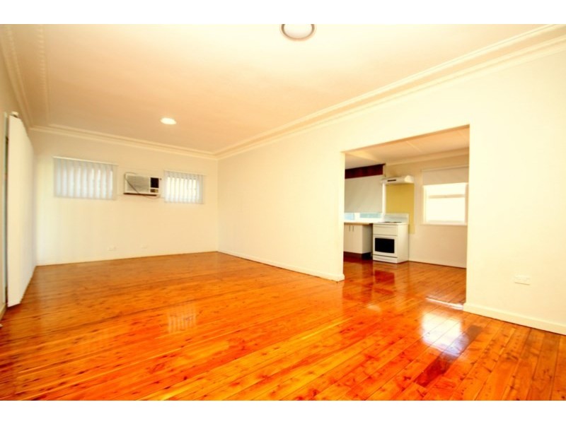 10 Winifred Street, Condell Park NSW 2200