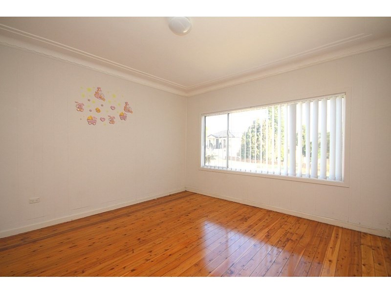 10 Winifred Street, Condell Park NSW 2200