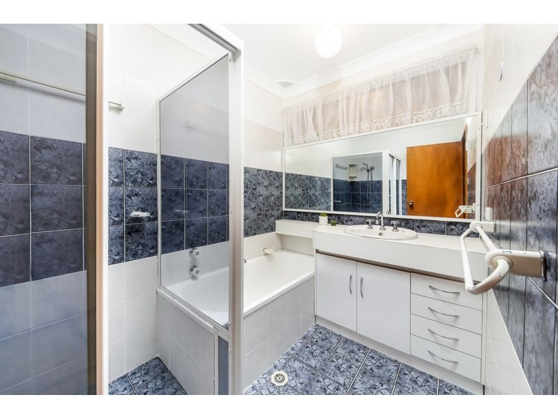 6 Kurrajong Avenue, Georges Hall NSW 2198