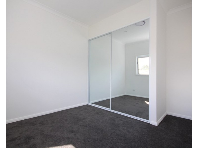 4/9 Sabre Crescent, Holsworthy NSW 2173