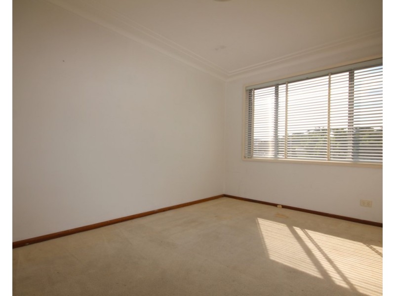 43 Caroline Crescent, Georges Hall NSW 2198