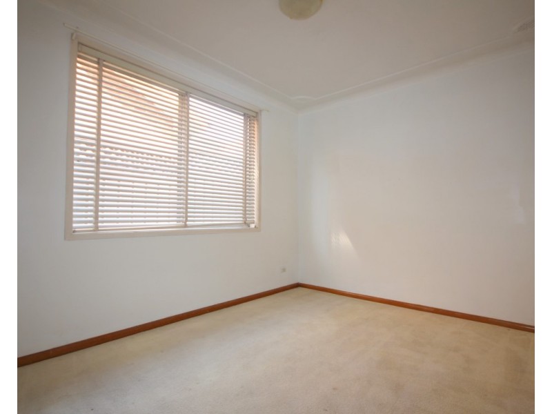 43 Caroline Crescent, Georges Hall NSW 2198