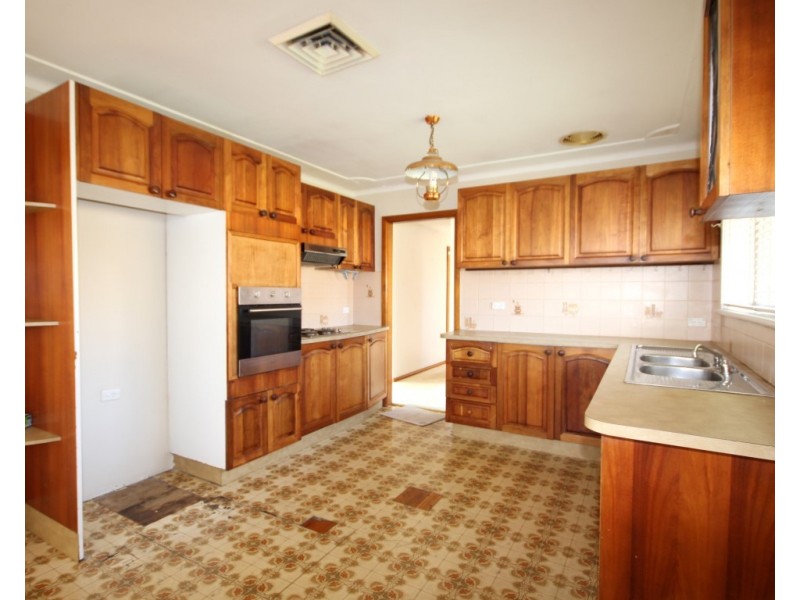 43 Caroline Crescent, Georges Hall NSW 2198