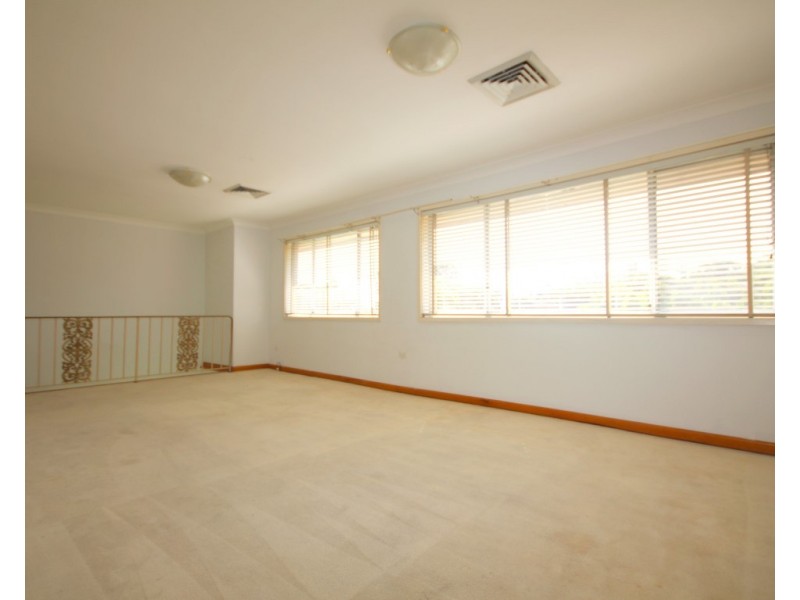 43 Caroline Crescent, Georges Hall NSW 2198