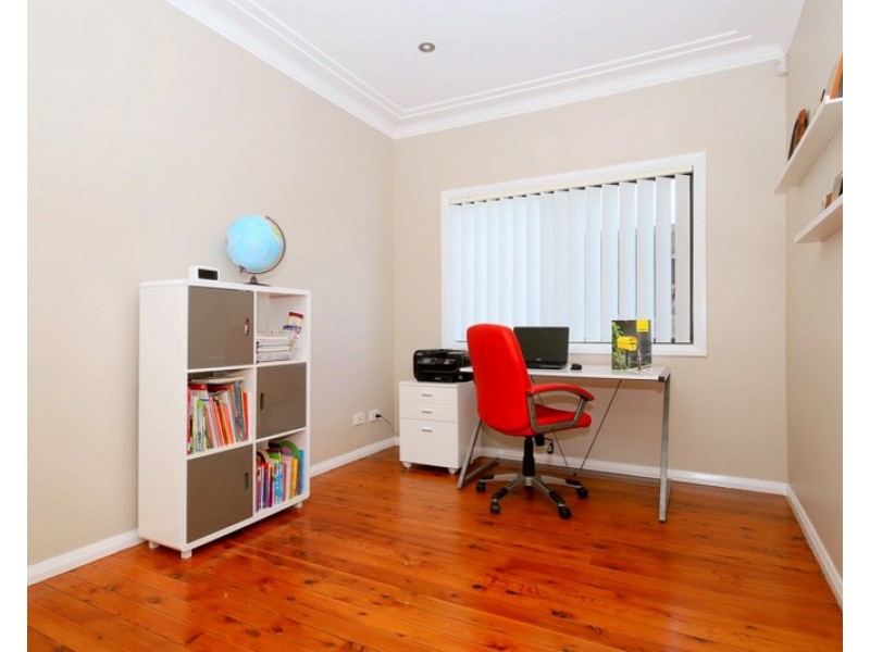 20 McCrossin Avenue, Birrong NSW 2143