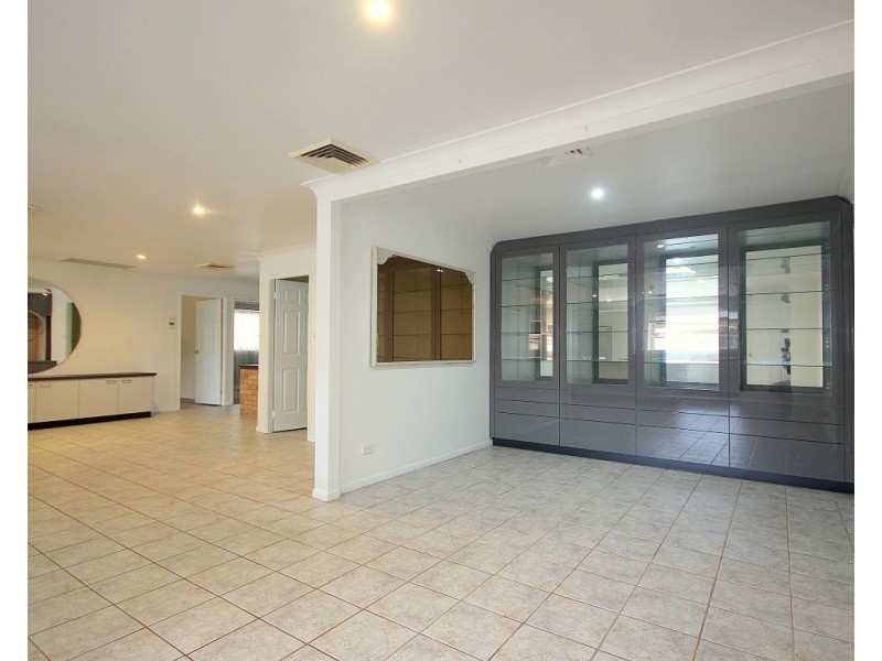 20 Rugby Crescent, Chipping Norton NSW 2170