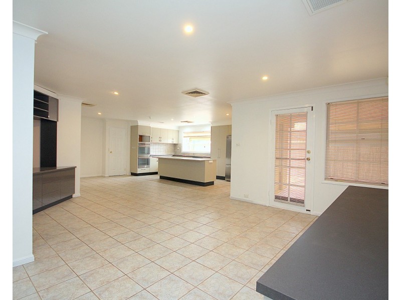 20 Rugby Crescent, Chipping Norton NSW 2170