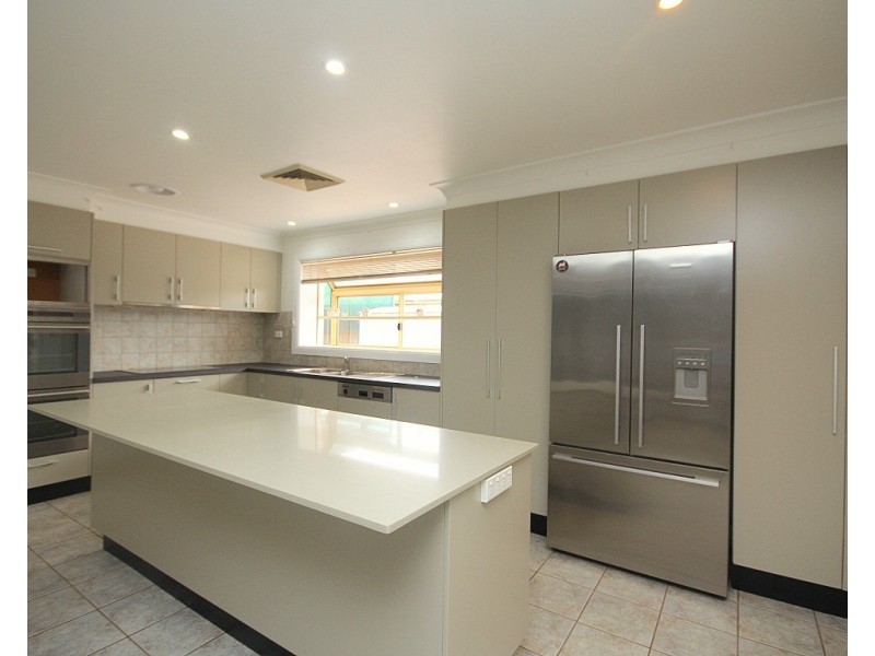 20 Rugby Crescent, Chipping Norton NSW 2170