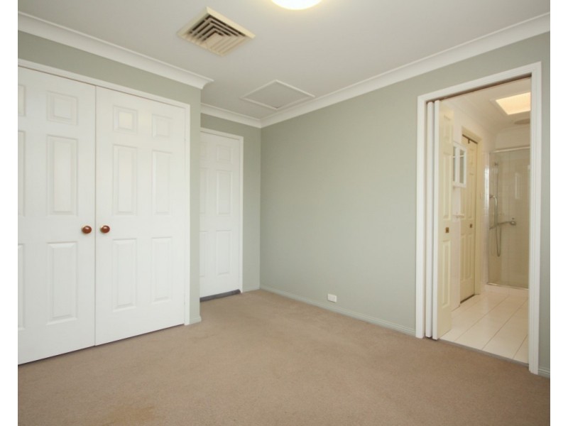 20 Rugby Crescent, Chipping Norton NSW 2170