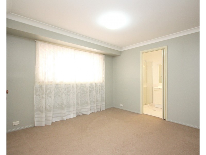 20 Rugby Crescent, Chipping Norton NSW 2170