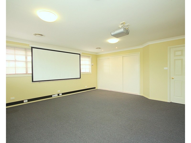 20 Rugby Crescent, Chipping Norton NSW 2170