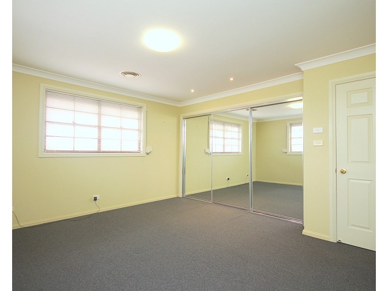 20 Rugby Crescent, Chipping Norton NSW 2170