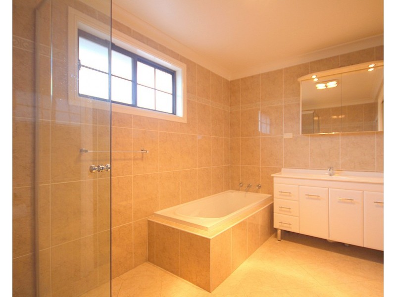 20 Rugby Crescent, Chipping Norton NSW 2170