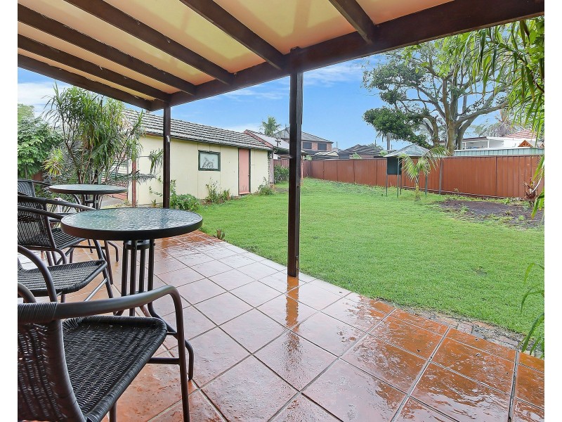 9 Lockwood Avenue, Greenacre NSW 2190
