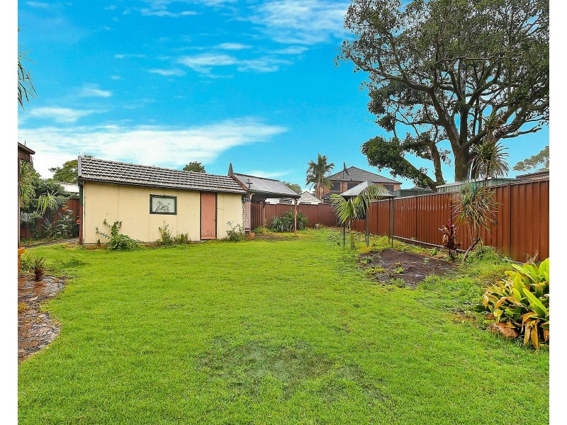 9 Lockwood Avenue, Greenacre NSW 2190