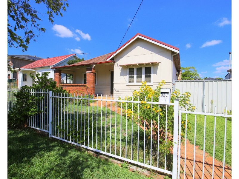 32 Petunia Avenue, Bankstown NSW 2200