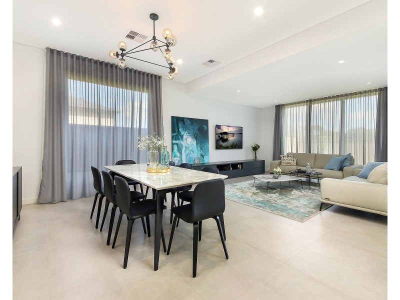 13 Rowe Drive, Potts Hill NSW 2143