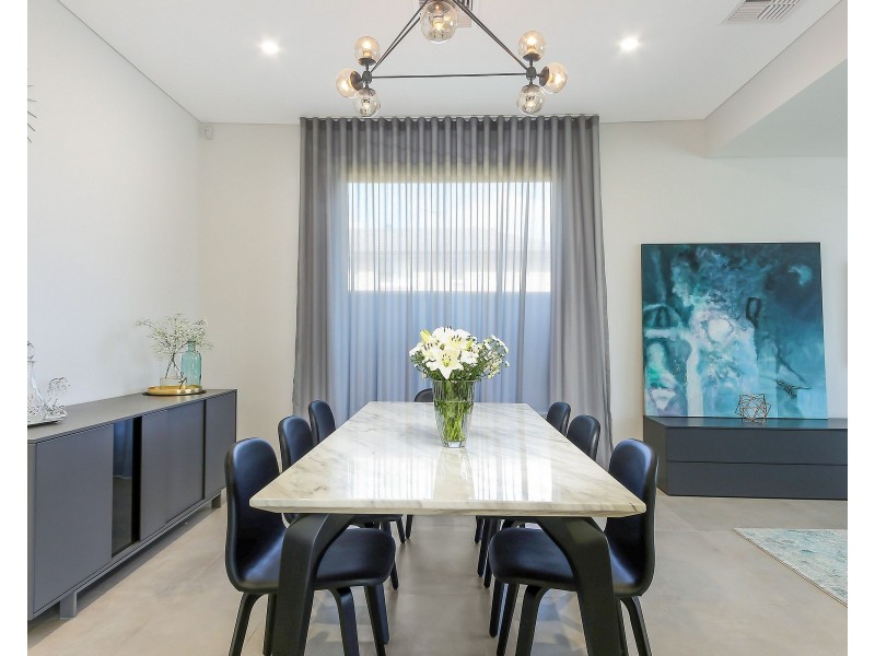 13 Rowe Drive, Potts Hill NSW 2143