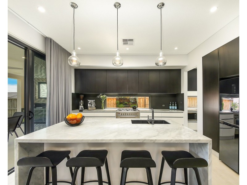 13 Rowe Drive, Potts Hill NSW 2143