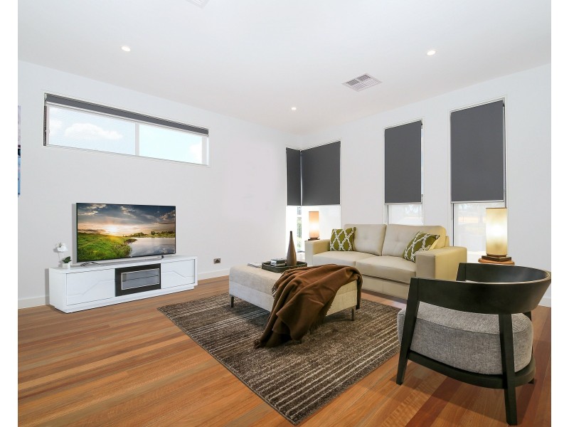 13 Rowe Drive, Potts Hill NSW 2143