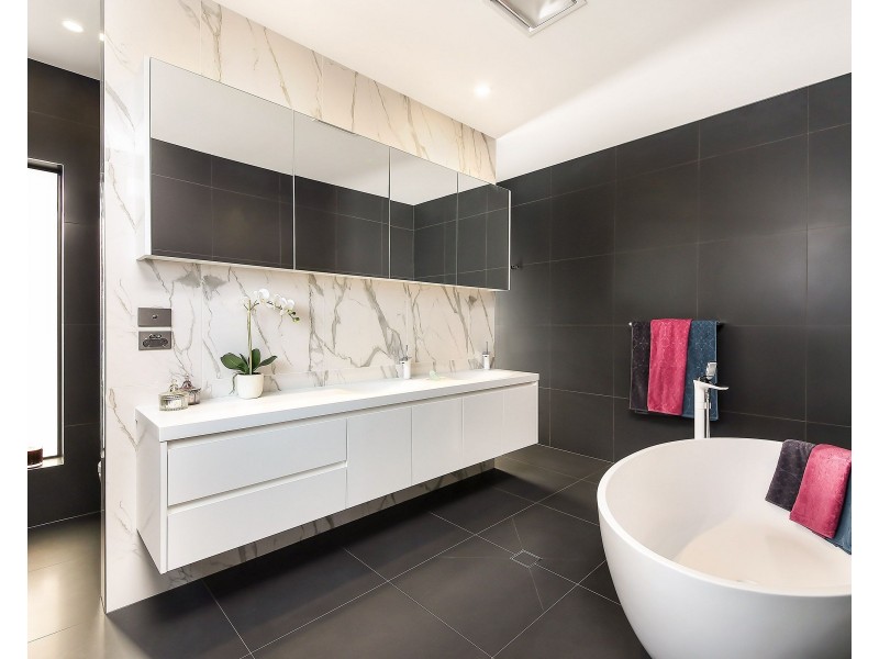 13 Rowe Drive, Potts Hill NSW 2143