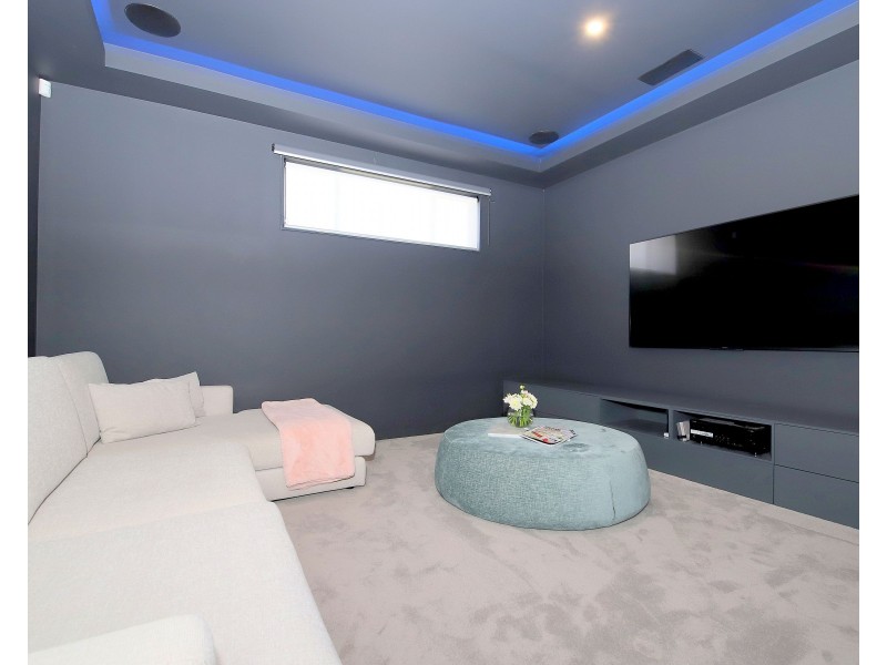 13 Rowe Drive, Potts Hill NSW 2143