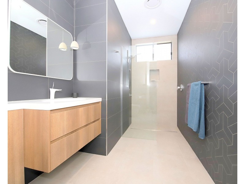 13 Rowe Drive, Potts Hill NSW 2143