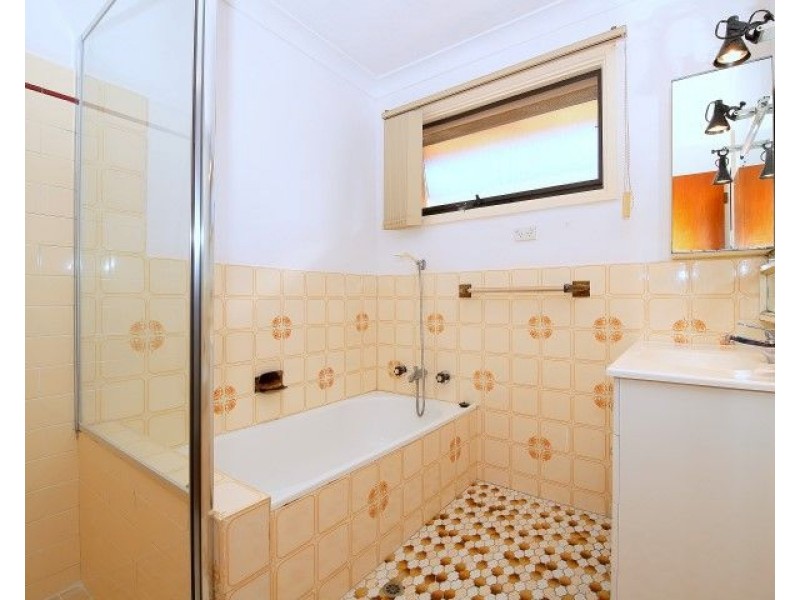 2 Hinkler Avenue, Condell Park NSW 2200