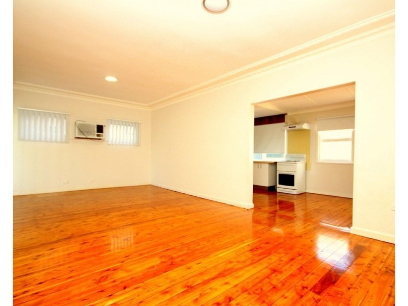 10 Winifred Street, Condell Park NSW 2200