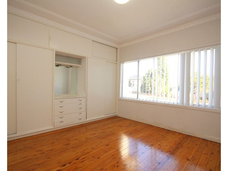 10 Winifred Street, Condell Park NSW 2200