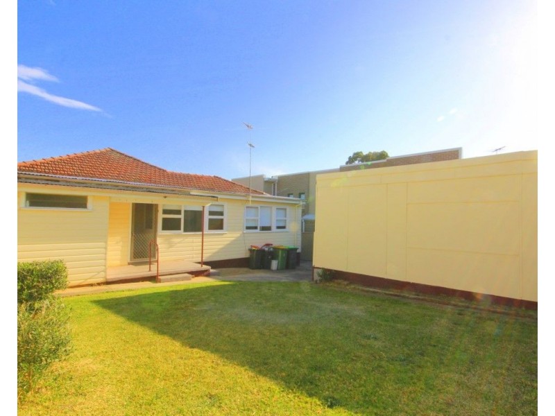 10 Winifred Street, Condell Park NSW 2200