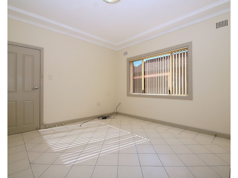 8 Lyon Avenue, Punchbowl NSW 2196