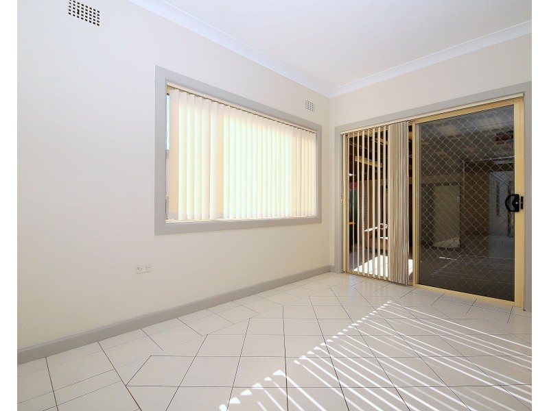 8 Lyon Avenue, Punchbowl NSW 2196