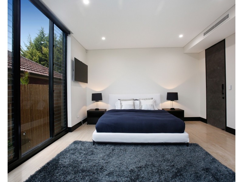 83 Victor Avenue, Picnic Point NSW 2213