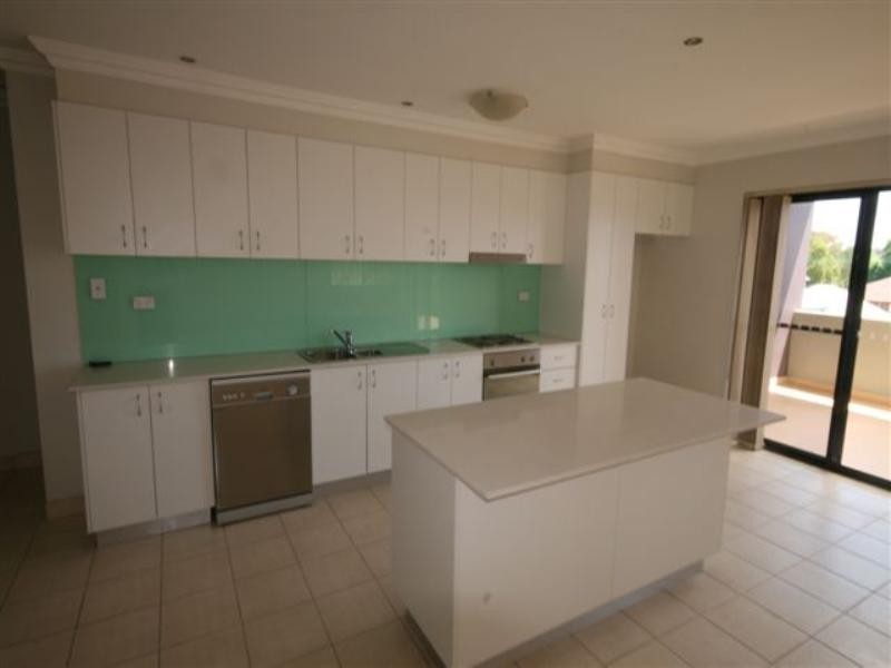 1/147 Waterloo Road, Greenacre NSW 2190