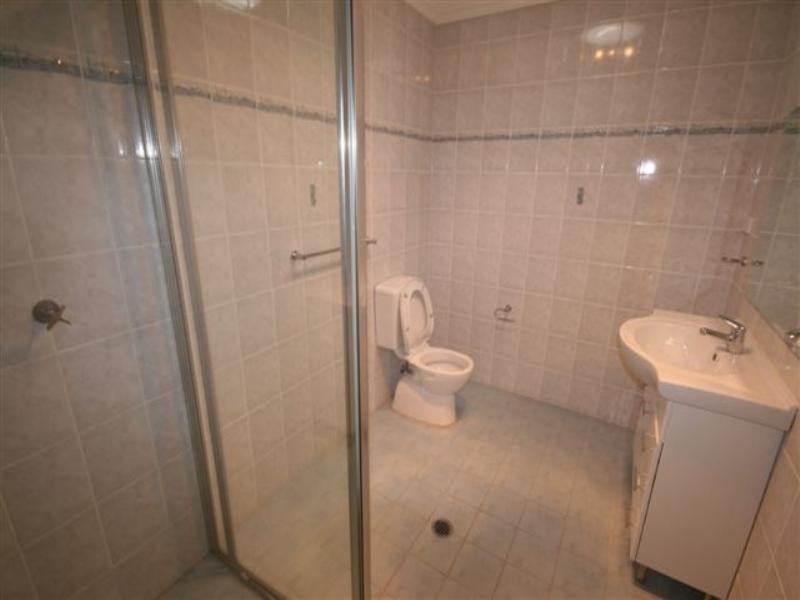 1/147 Waterloo Road, Greenacre NSW 2190