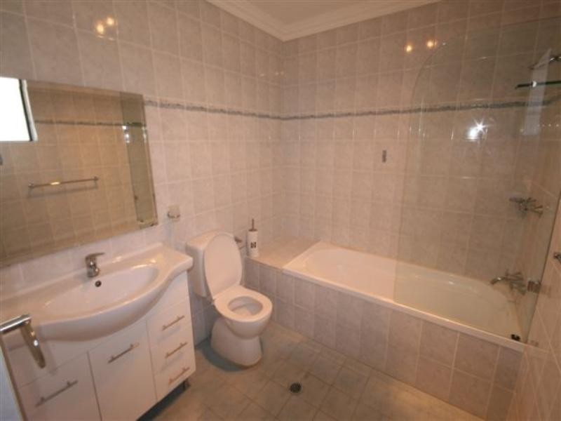 1/147 Waterloo Road, Greenacre NSW 2190