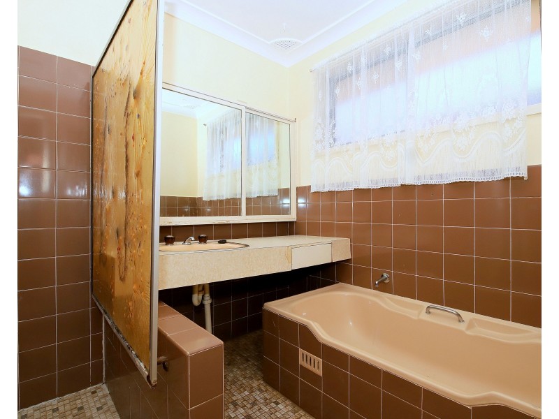 156 Flinders Road, Georges Hall NSW 2198