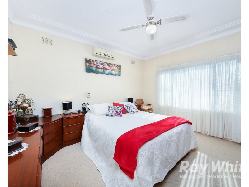 42 Gowlland Parade, Panania NSW 2213