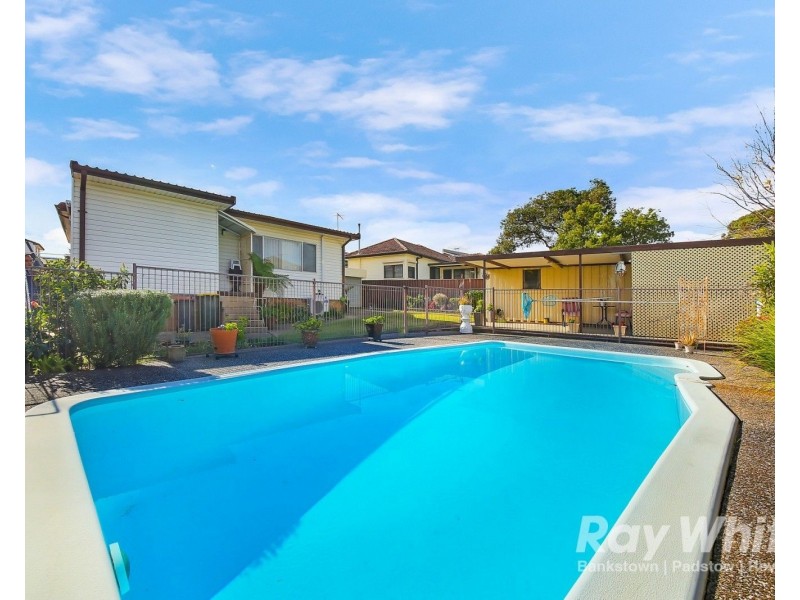 42 Gowlland Parade, Panania NSW 2213
