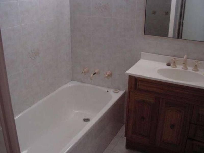 60 Amaroo Avenue, Georges Hall NSW 2198